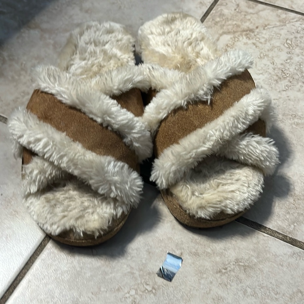 Maurices opal ivory fox fur lined slipper